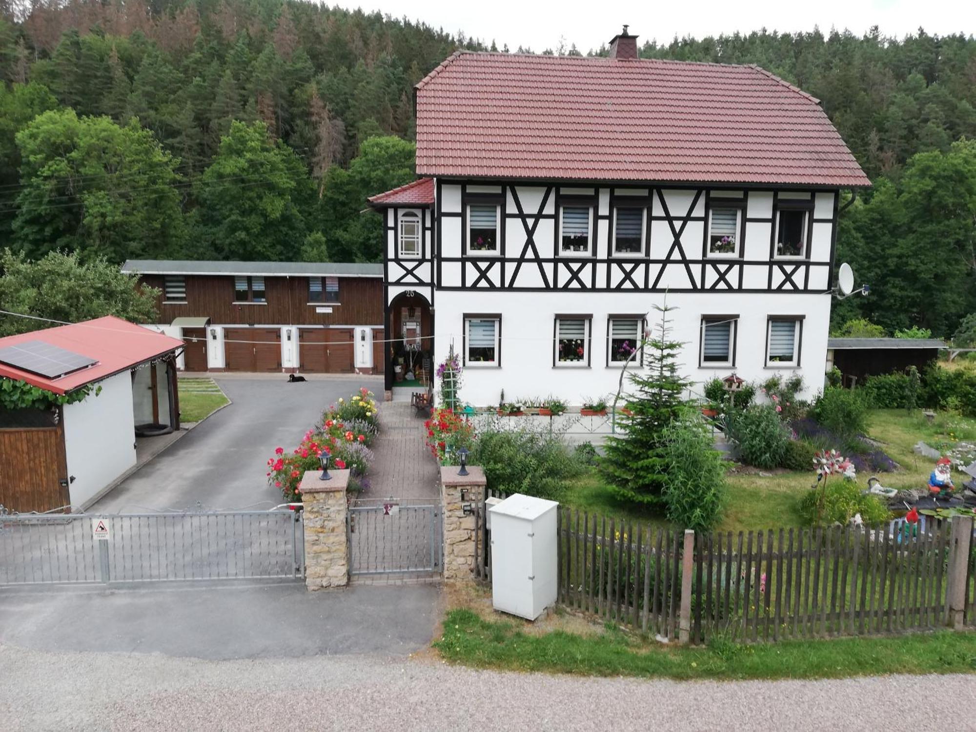Fewo An Der Klosterruine Paulinzella Mit Kostenfreien Parkplatz Und Wlan Exterior photo